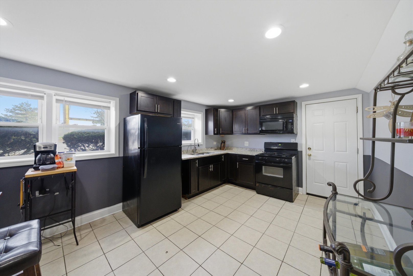 7901 South Whipple Street Chicago, IL 60652 - Photo 5 of 17