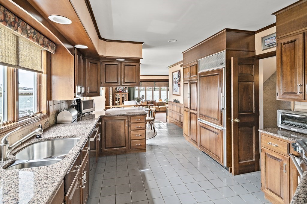 81 Court Road Winthrop, MA 02152 - Photo 11 of 42