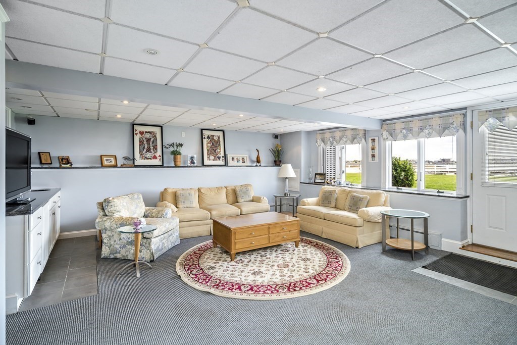 81 Court Road Winthrop, MA 02152 - Photo 26 of 42