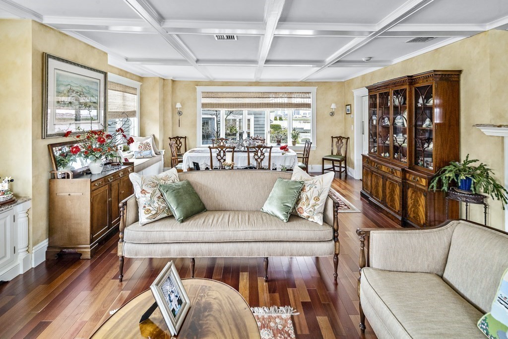 81 Court Road Winthrop, MA 02152 - Photo 7 of 42