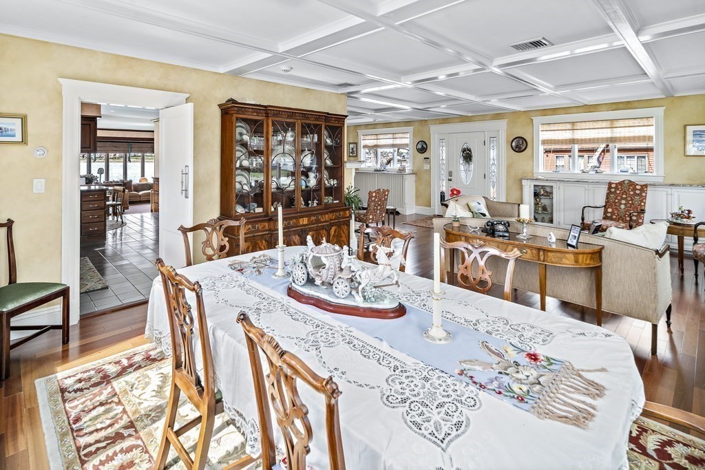 81 Court Road Winthrop, MA 02152 - Photo 9 of 42