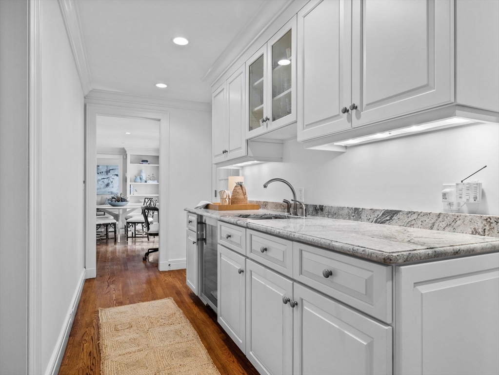 36 Old Farm Road Wellesley, MA 02481 - Photo 9 of 34