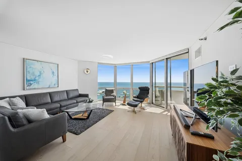 $1,000,000 | 195 North Harbor Drive, Unit 4903, Chicago, IL 60601