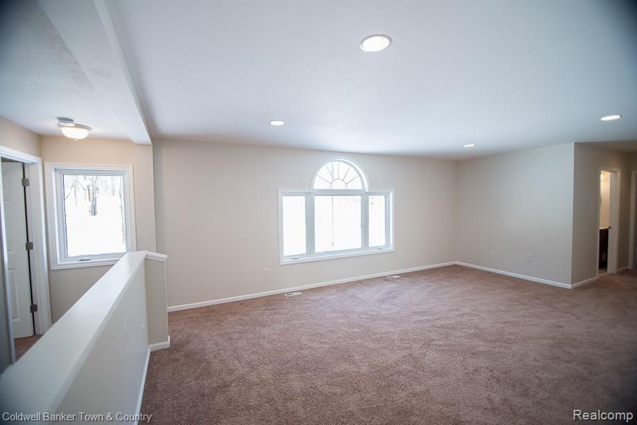 12362 White Lake Road Fenton, MI 48430 - Photo 23 of 39 023.jpg
