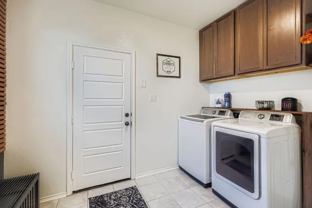 $489,900 | 295 Kat Garnet Drive, Kyle, TX 78640