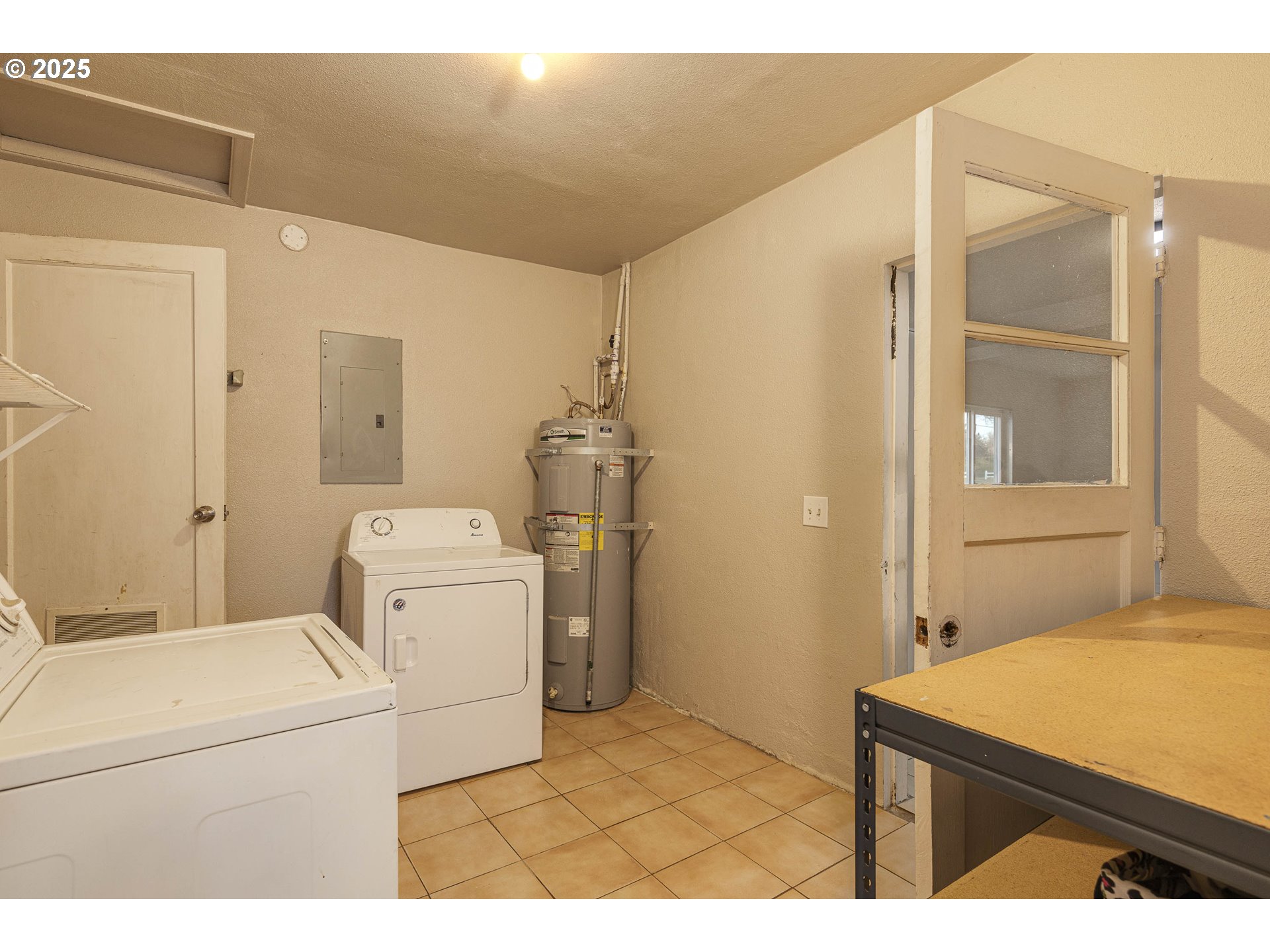 4911 15th Avenue North Keizer, OR 97303 - Photo 22 of 32 a utility room with dryer and washer