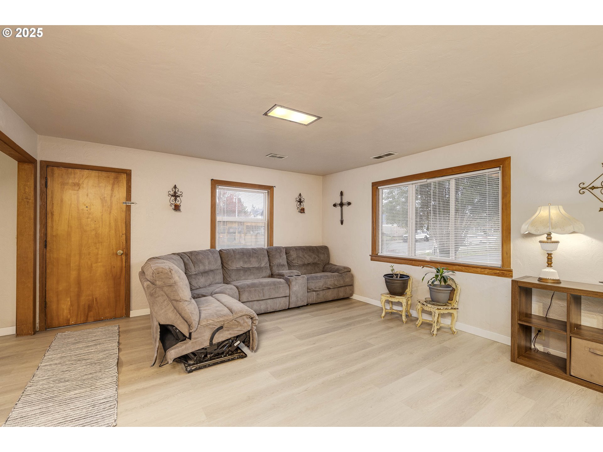 4911 15th Avenue North Keizer, OR 97303 - Photo 9 of 32 a living room with furniture and a flat screen tv