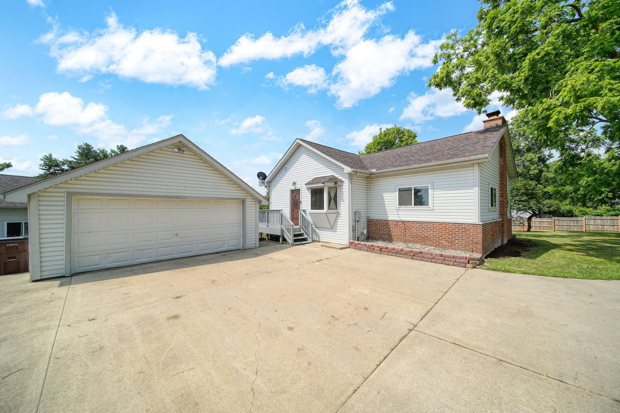 1251 East Monroe Road Tecumseh, MI 49286 - Photo 3 of 18 6-web-or-mls-DSC07080_HDR - Copy