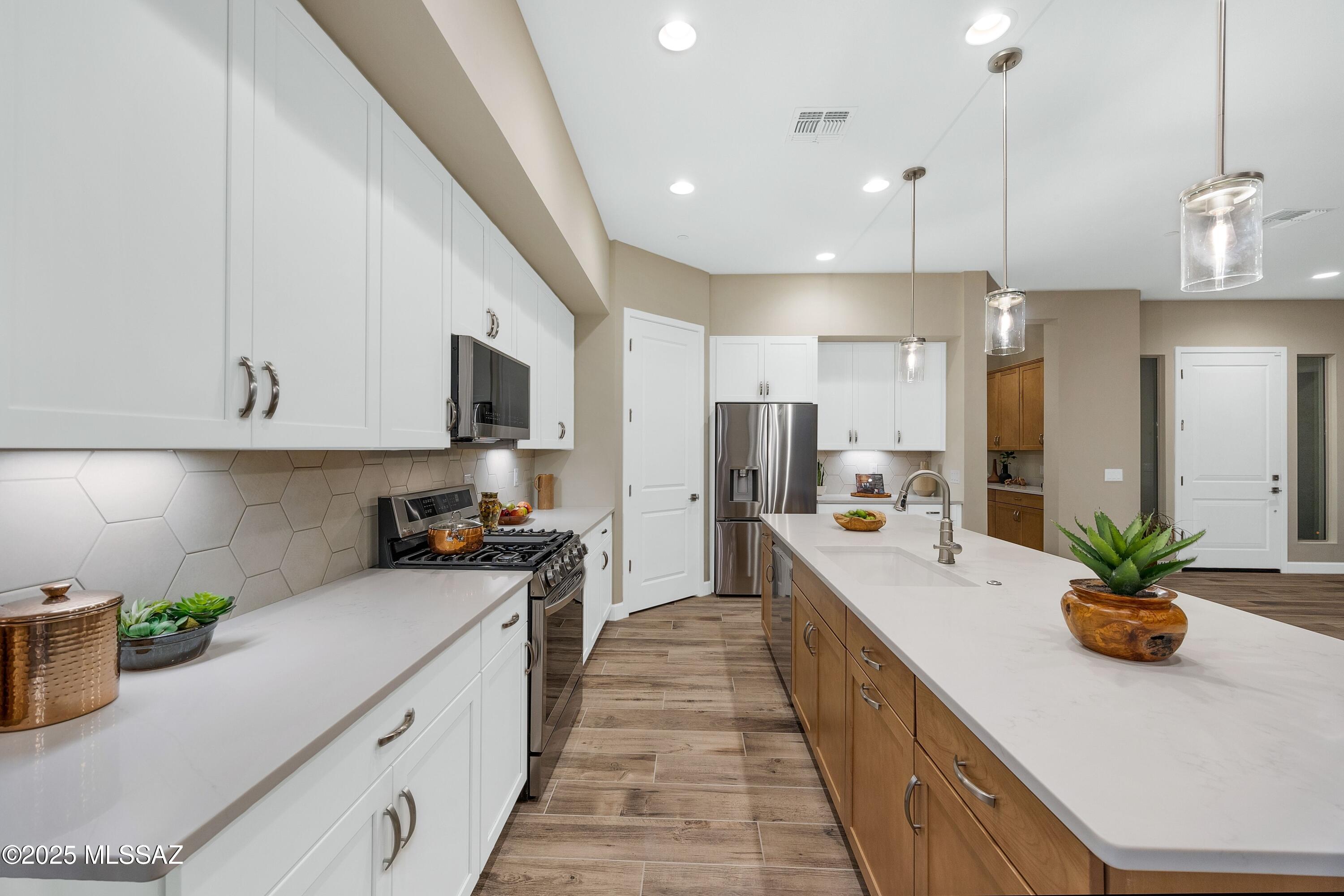13354 East Fourr Ranch Place Vail, AZ 85641 - Photo 11 of 30 Spacious Kitchen