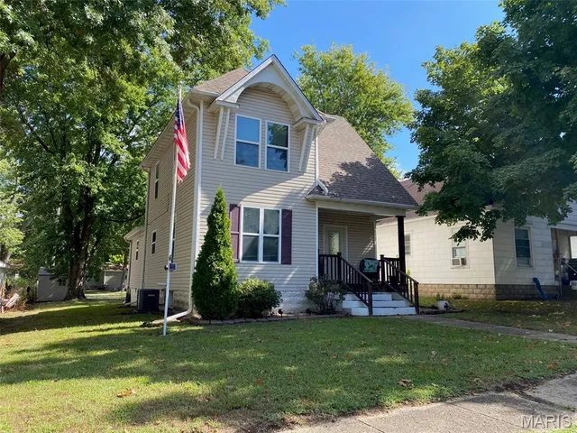 $115,000 | 215 South Oak Street, Nokomis, IL 62075