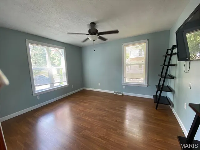 $115,000 | 215 South Oak Street, Nokomis, IL 62075