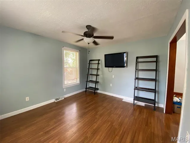 $115,000 | 215 South Oak Street, Nokomis, IL 62075