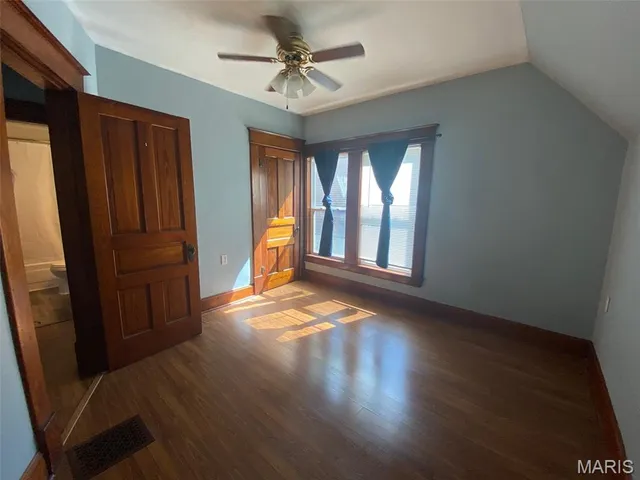 $115,000 | 215 South Oak Street, Nokomis, IL 62075