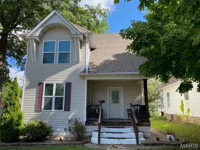 $115,000 | 215 South Oak Street, Nokomis, IL 62075