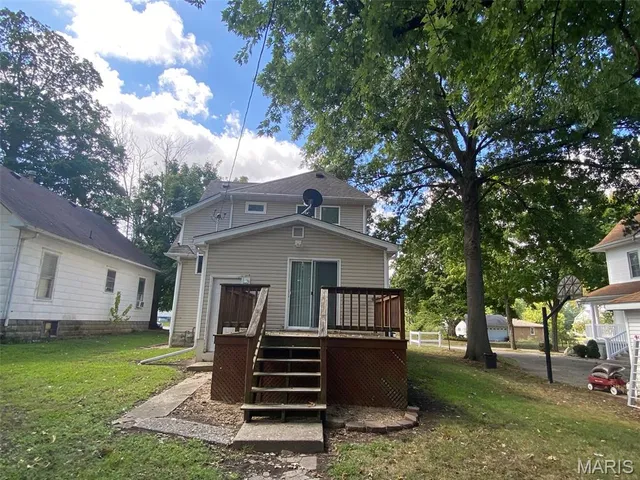 $115,000 | 215 South Oak Street, Nokomis, IL 62075