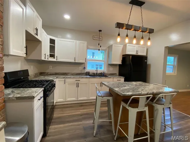 $115,000 | 215 South Oak Street, Nokomis, IL 62075