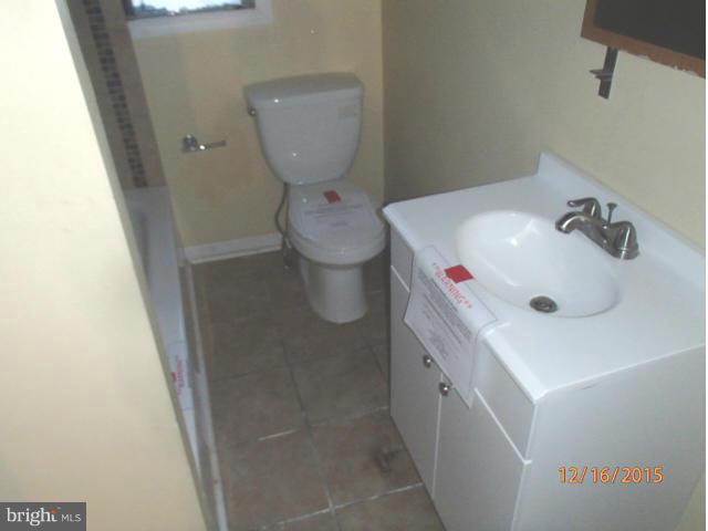 2106 Oak Road Baltimore, MD 21219 - Photo 15 of 19 Bath