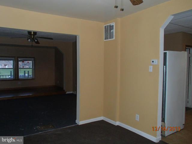 2106 Oak Road Baltimore, MD 21219 - Photo 4 of 19 Dining Room