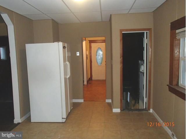 2106 Oak Road Baltimore, MD 21219 - Photo 6 of 19 Kitchen
