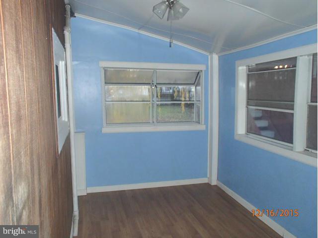 2106 Oak Road Baltimore, MD 21219 - Photo 7 of 19 Interior (General)