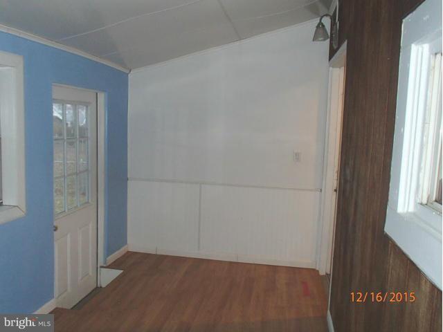 2106 Oak Road Baltimore, MD 21219 - Photo 8 of 19 Interior (General)