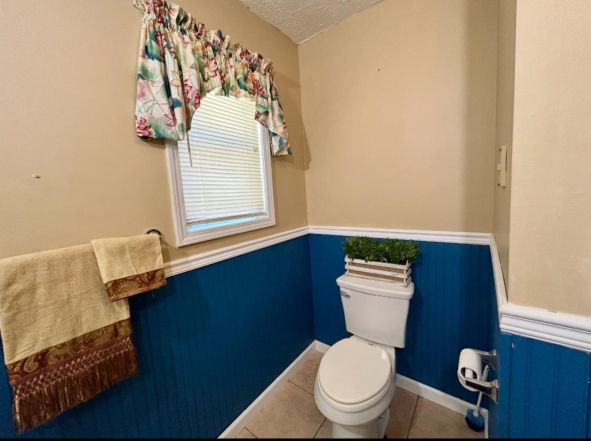 720 Riverside Lane Crump, TN 38327 - Photo 18 of 39 a bathroom with a toilet a sink and mirror