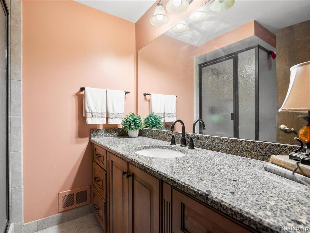 960 Dahlia Lane Rochester Hills, MI 48307 - Photo 23 of 35