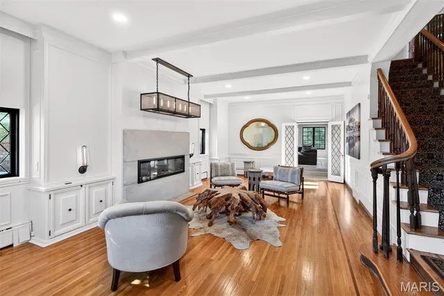 $2,195,000 | 37 Ridgemoor Drive, Clayton, MO 63105