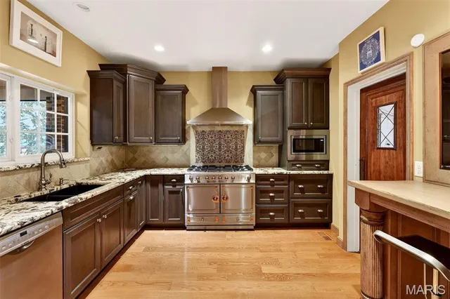 $2,195,000 | 37 Ridgemoor Drive, Clayton, MO 63105