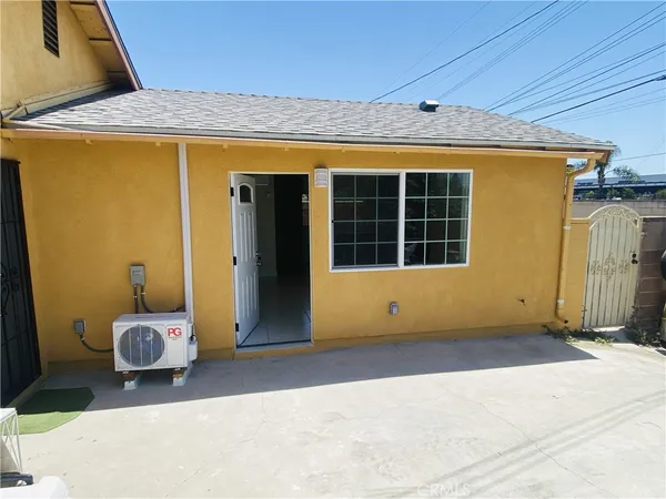 $1,800 | 2558 Lullaby Lane, Unit STUDIO, Anaheim, CA 92804