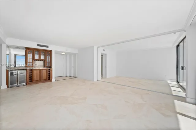 a view of a big room with closet and windows