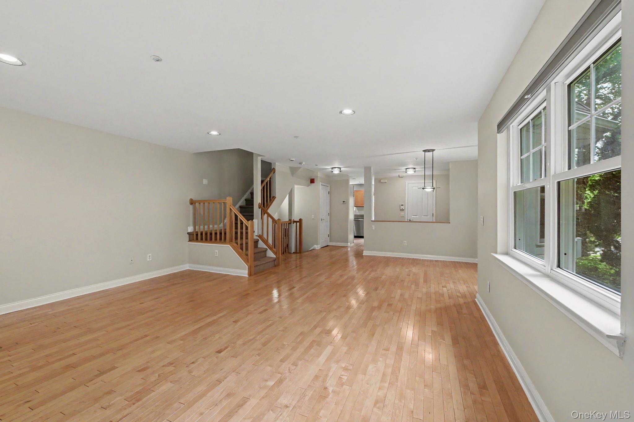 34 Winding Ridge Road White Plains, NY 10603 - Photo 8 of 37
