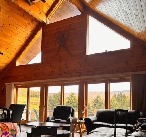 $469,900 | 32 King's Highway, Colebrook, NH 03576