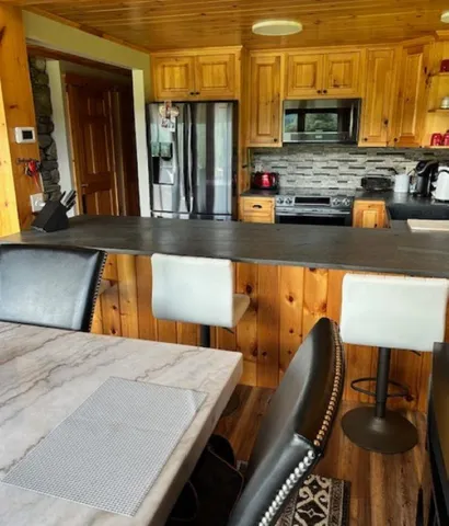 $469,900 | 32 King's Highway, Colebrook, NH 03576