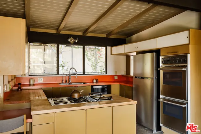 $1,798,000 | 2 Seahurst Road, Rolling Hills Estates, CA 90274