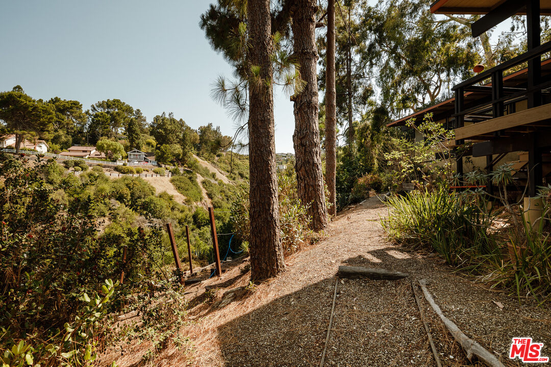 2 Seahurst Road Rolling Hills Estates, CA 90274 - Photo 35 of 54 a view of a yard with trees