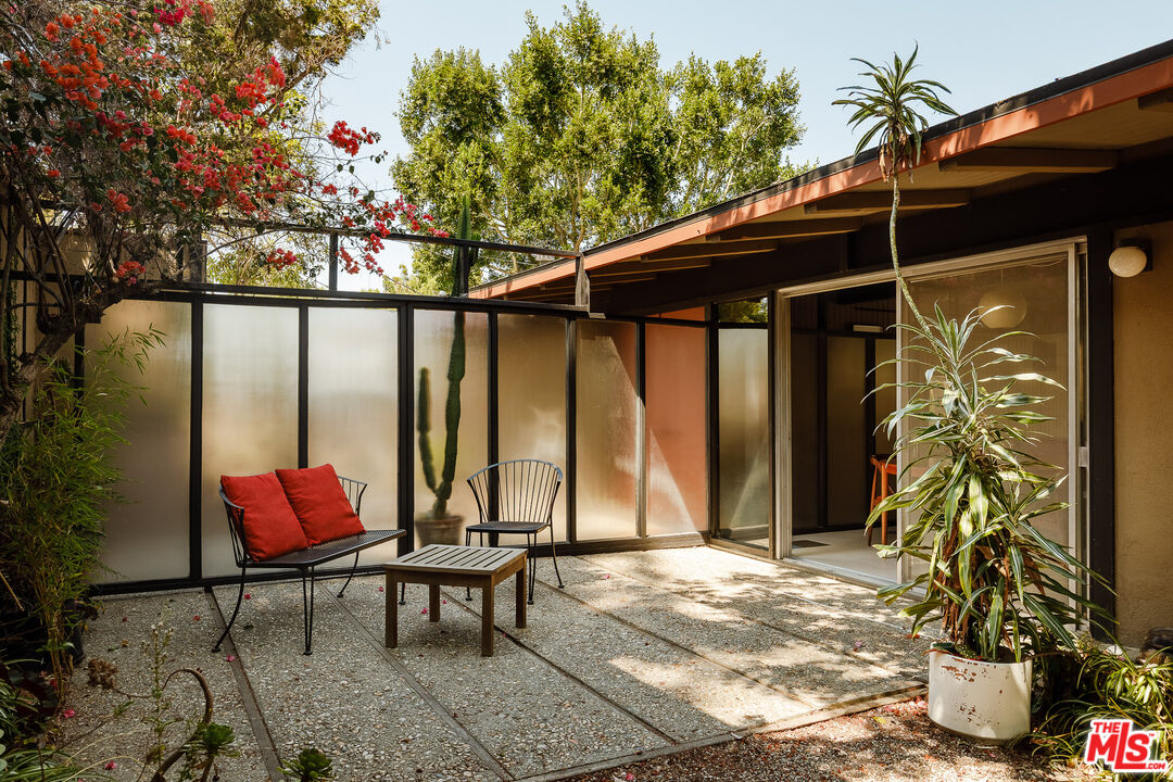 2 Seahurst Road Rolling Hills Estates, CA 90274 - Photo 44 of 54 a backyard of a house with outdoor seating