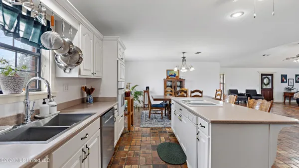 $625,000 | 1837 Highway 588, Ellisville, MS 39437