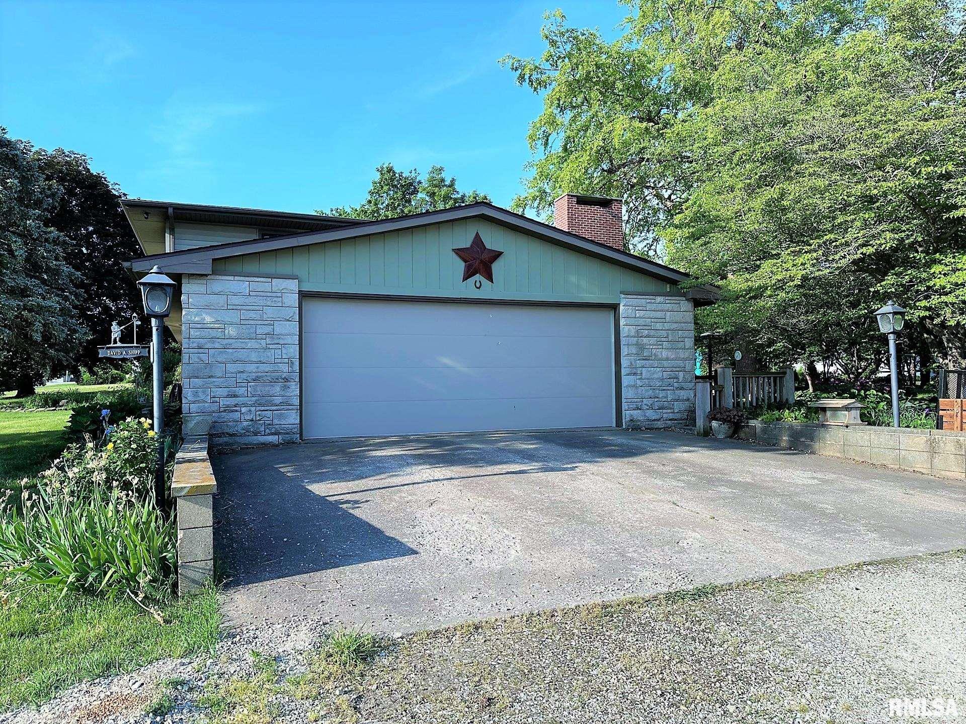 538 North Center Street Oneida, IL 61467 - Photo 13 of 59