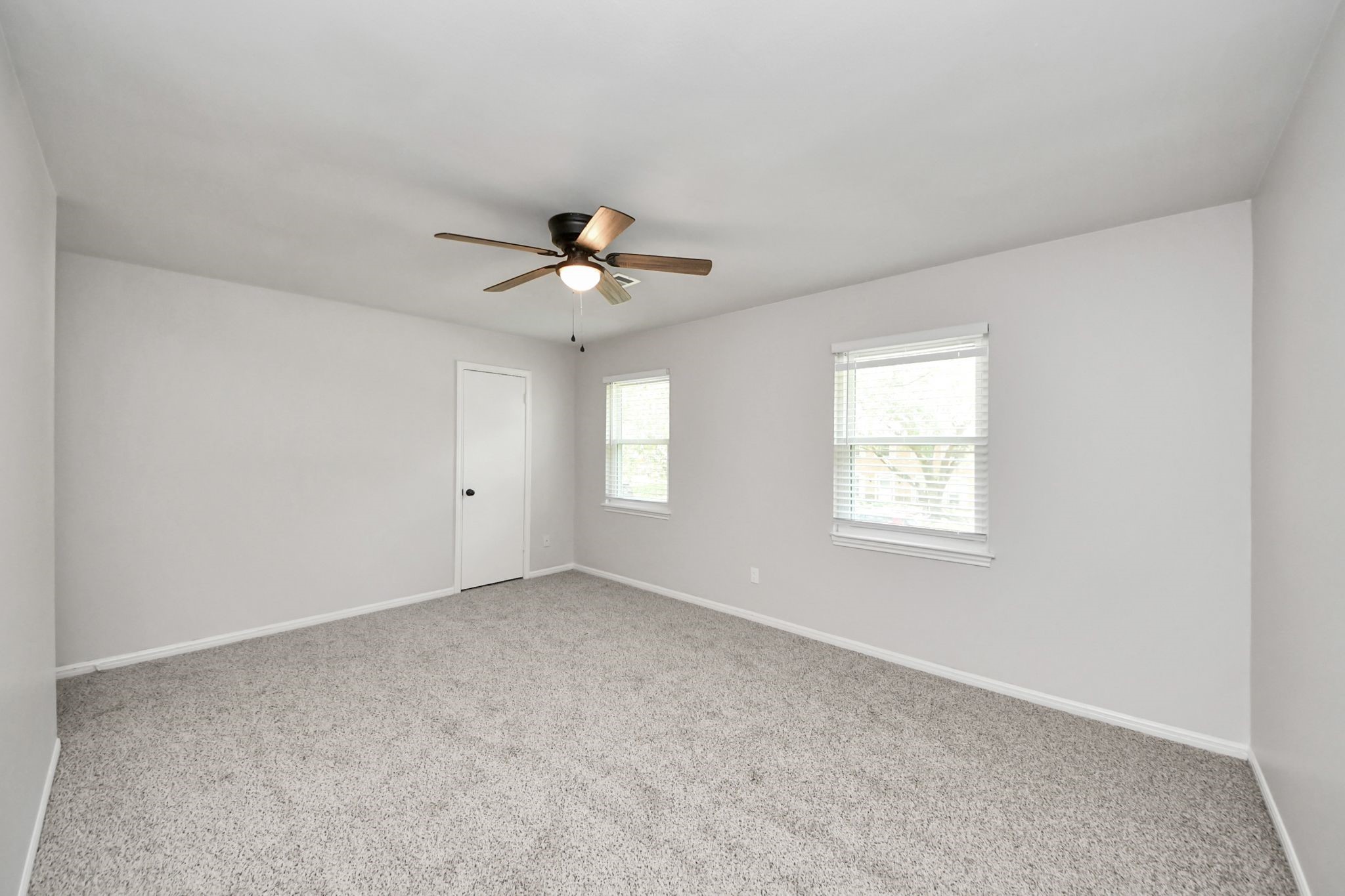 3923 Cypress Lake Drive Spring, TX 77388 - Photo 35 of 48 an empty room with windows and fan
