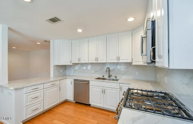 $4,800 | 630 North Niagara Street, Burbank, CA 91505