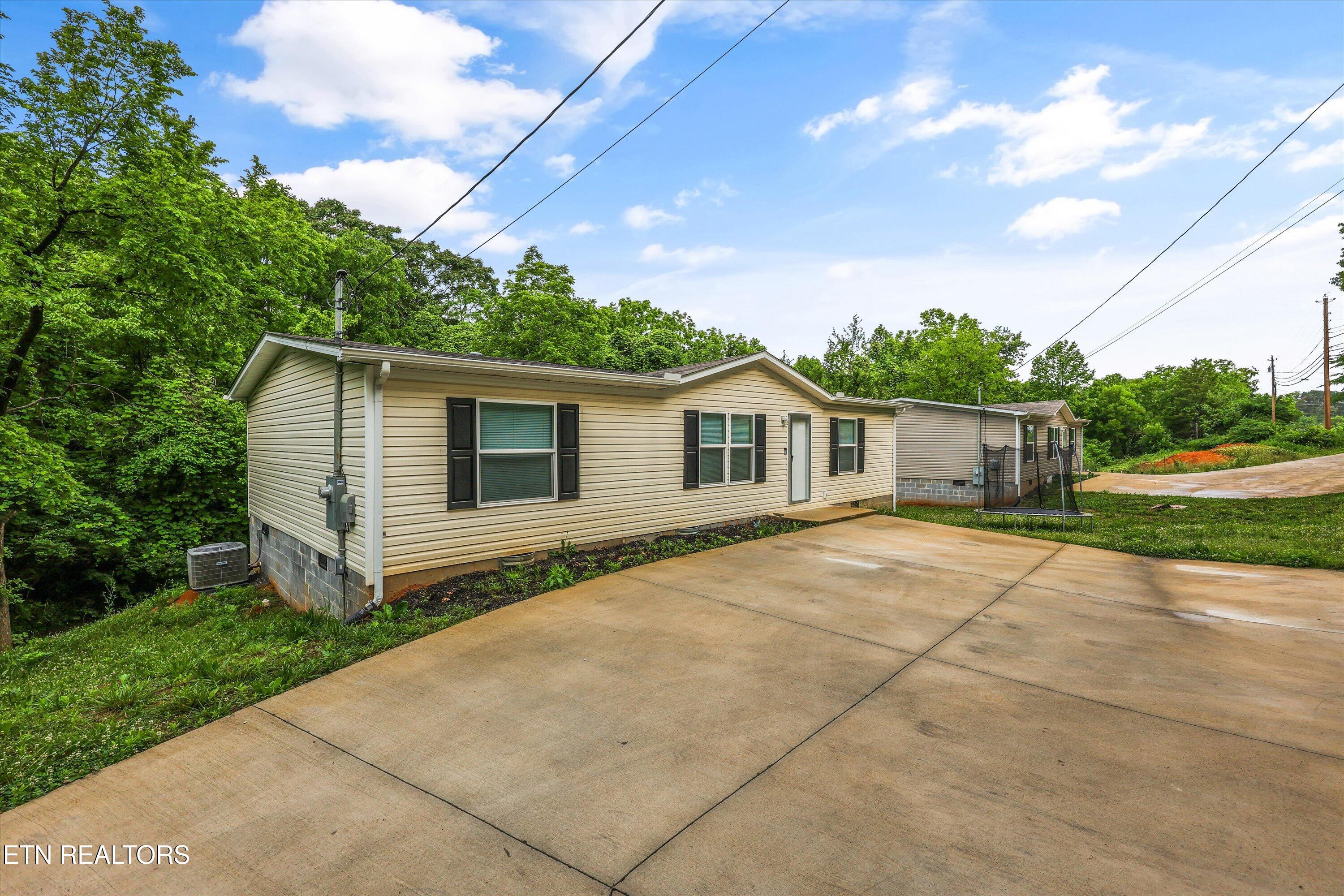 1487 Shields Ferry Road Morristown, TN 37814 - Photo 2 of 25 03-1487 Shields Ferry Rd05