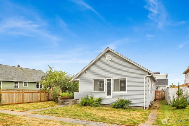 $399,000 | 1273 4th Street, Unit 1 & 2, Blaine, WA 98230