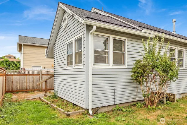 $399,000 | 1273 4th Street, Unit 1 & 2, Blaine, WA 98230