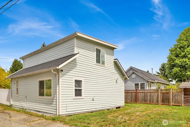 $399,000 | 1273 4th Street, Unit 1 & 2, Blaine, WA 98230