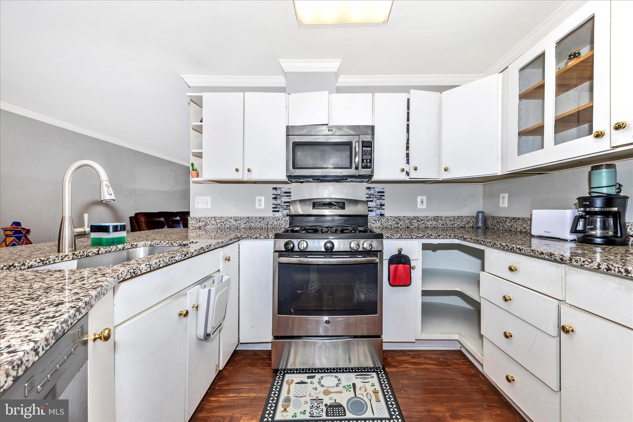 9215 McCarty Road Lorton, VA 22079 - Photo 6 of 35 Kitchen Main