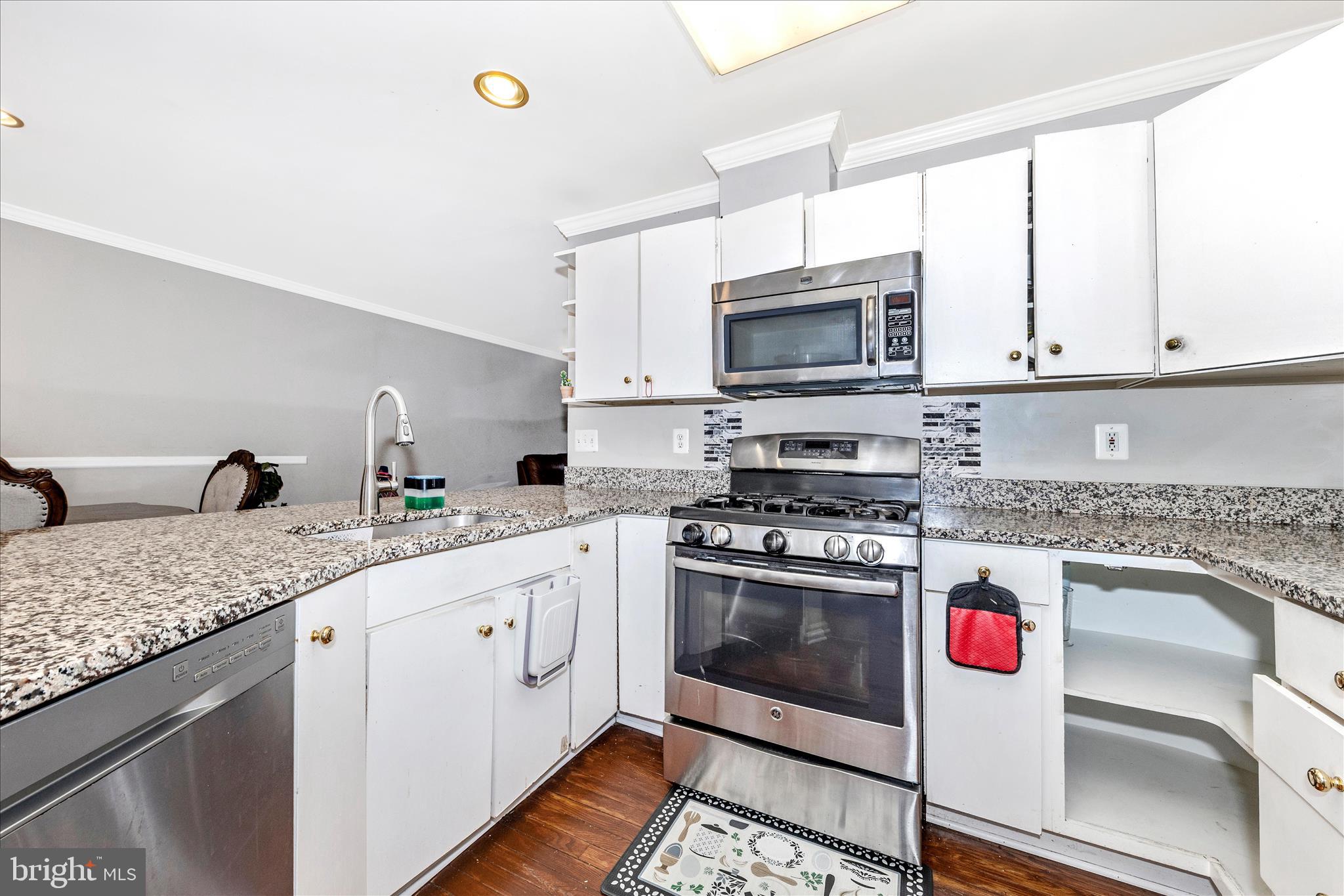 9215 McCarty Road Lorton, VA 22079 - Photo 7 of 35 Kitchen Alt