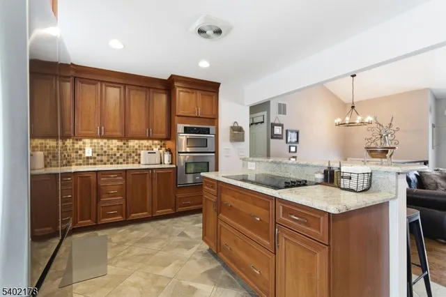 $549,900 | 17 Rosemont Road, Oak Ridge, NJ 07438