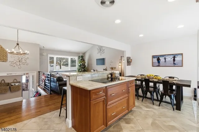 $549,900 | 17 Rosemont Road, Oak Ridge, NJ 07438