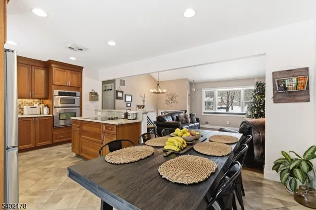 $549,900 | 17 Rosemont Road, Oak Ridge, NJ 07438